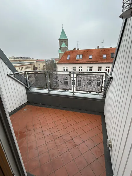 Sonnige 2- Zimmer Single- DG Wohnung mit schöner Terasse in Friedrichhain (WE 15) — photo 1